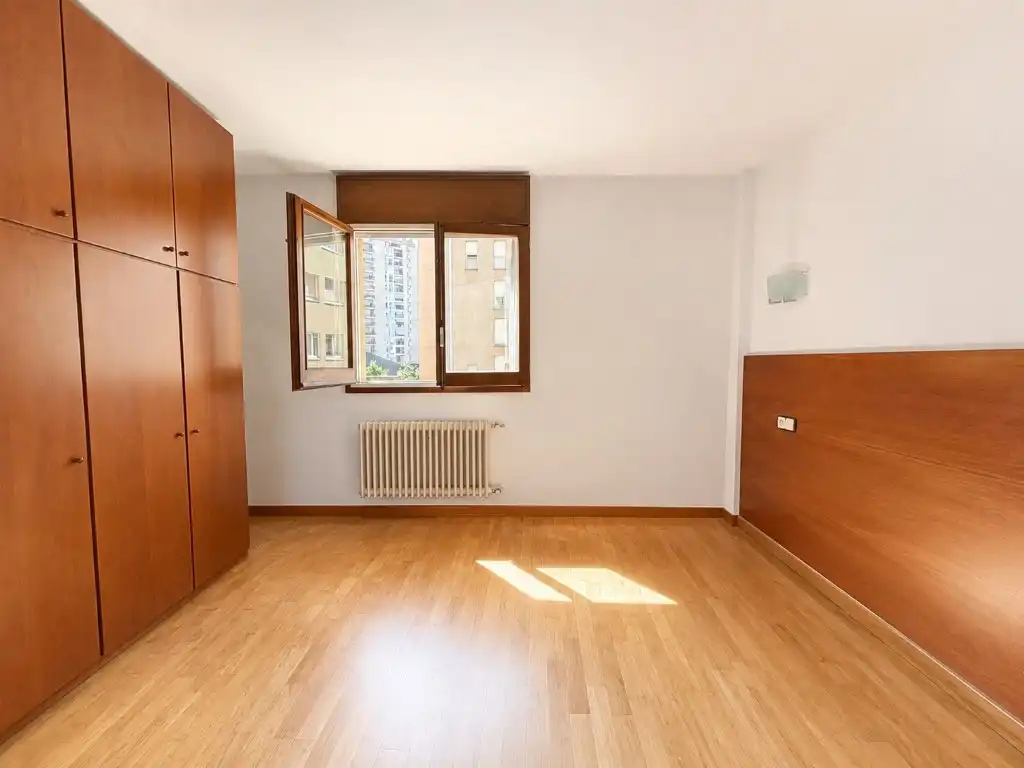 Habitación de Piso en venta en Girona con Balcón