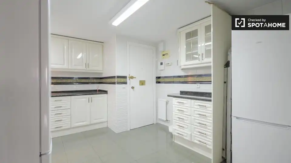 Cocina de Piso de alquiler en Alcalá de Henares con Aire acondicionado, Calefacción y Amueblado