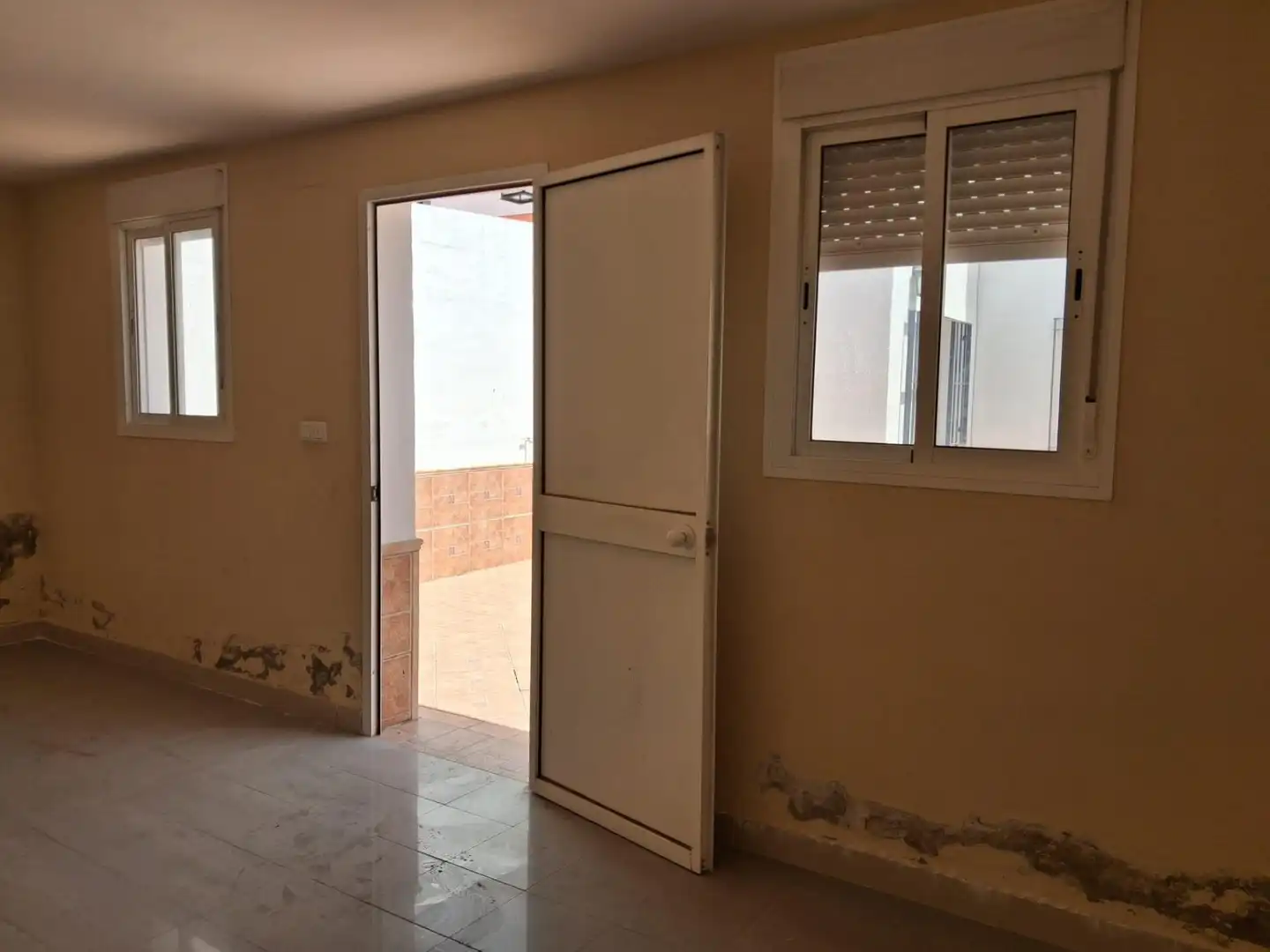 Casa adosada en venda en Utrera amb Piscina comunitària