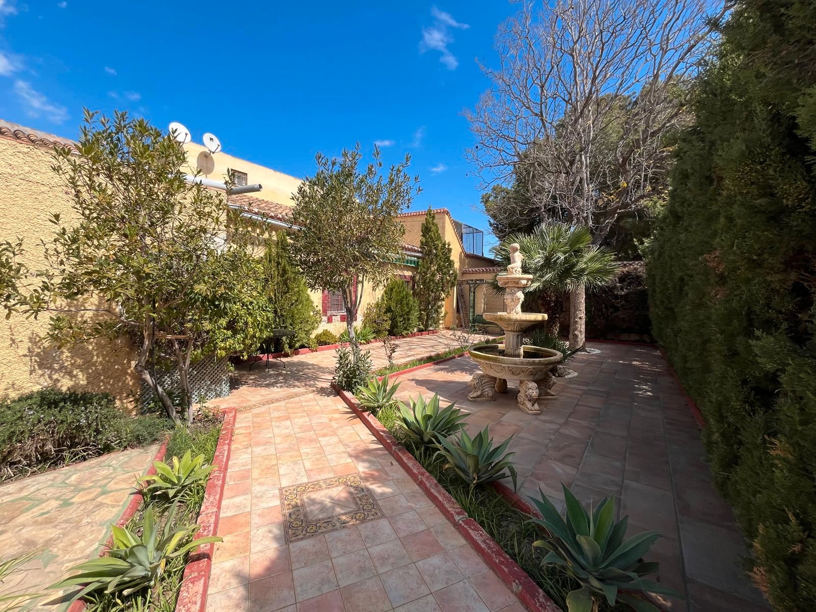 Garden of House or chalet for sale in Cartagena  with Air Conditioner and Swimming Pool