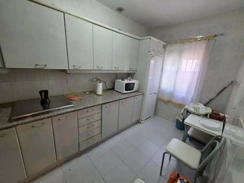 Cuina de Casa o xalet en venda en Valdeobispo amb Aire condicionat, Jardí privat i Terrassa