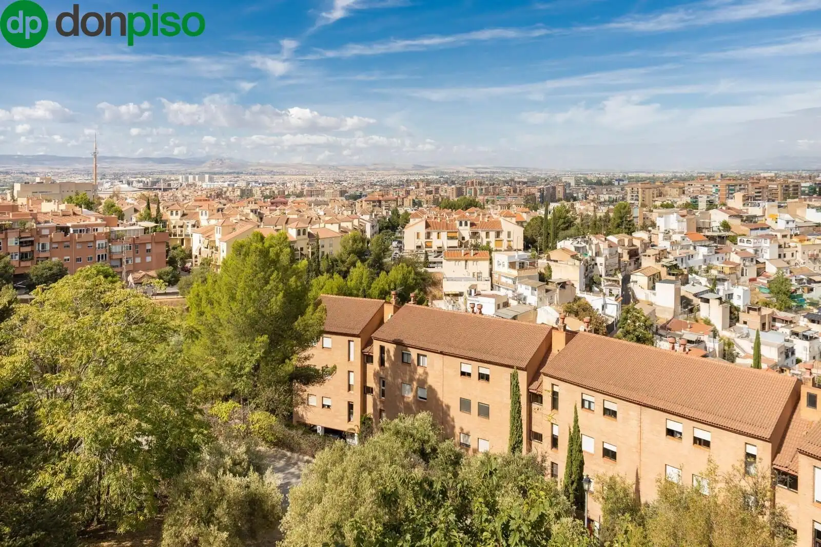 Vista exterior de Casa o chalet en venta en Granada con Aire acondicionado, Calefacción y Jardín privado