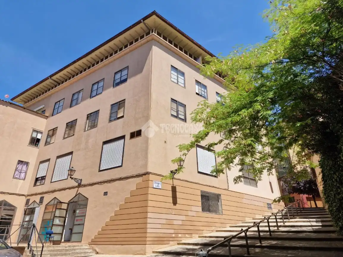 Außenansicht von Wohnung zum Verkauf in Huesca mit Heizung und Balkon