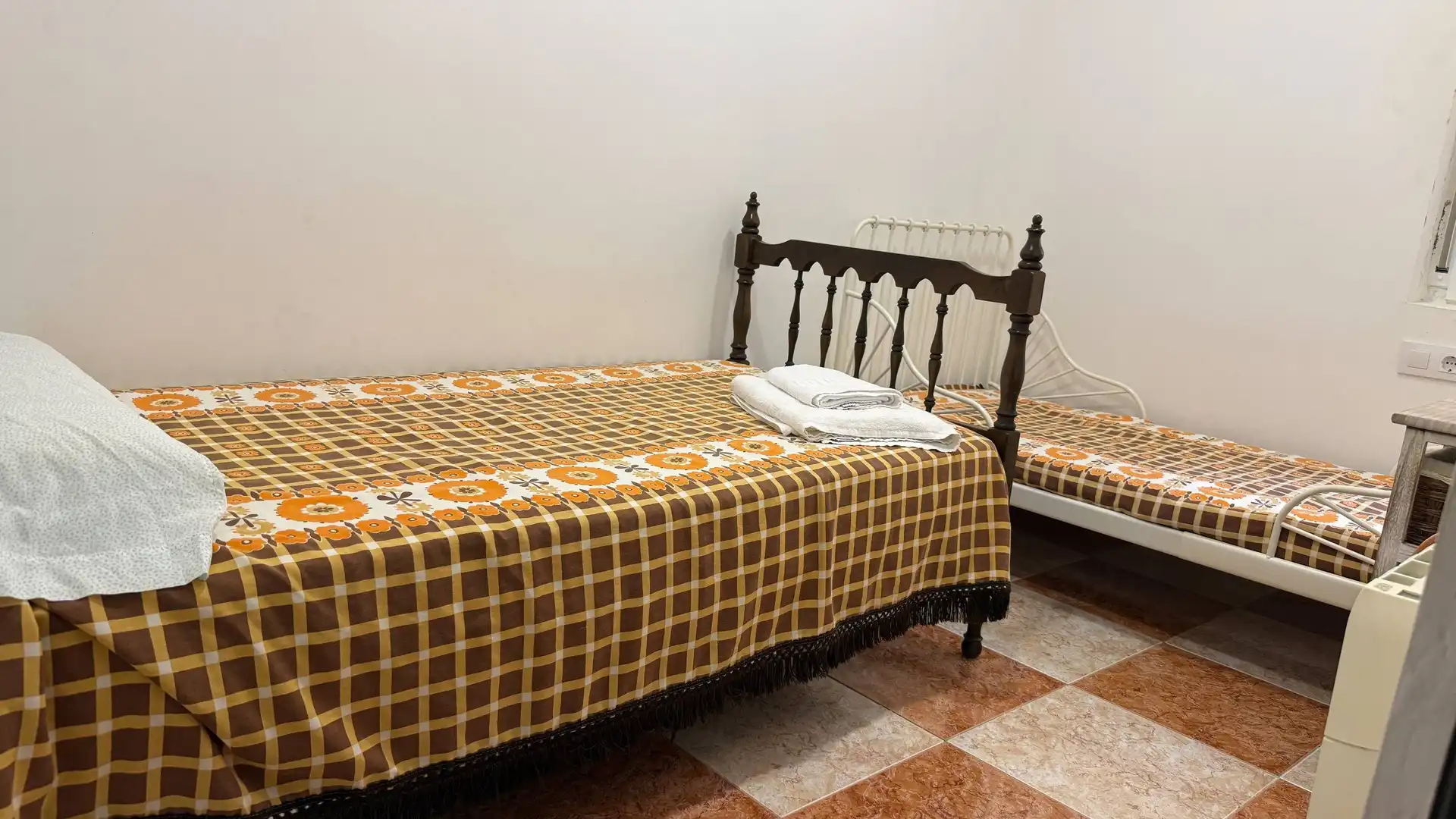 Dormitori de Casa o xalet en venda en Cunit amb Terrassa, Piscina i Moblat