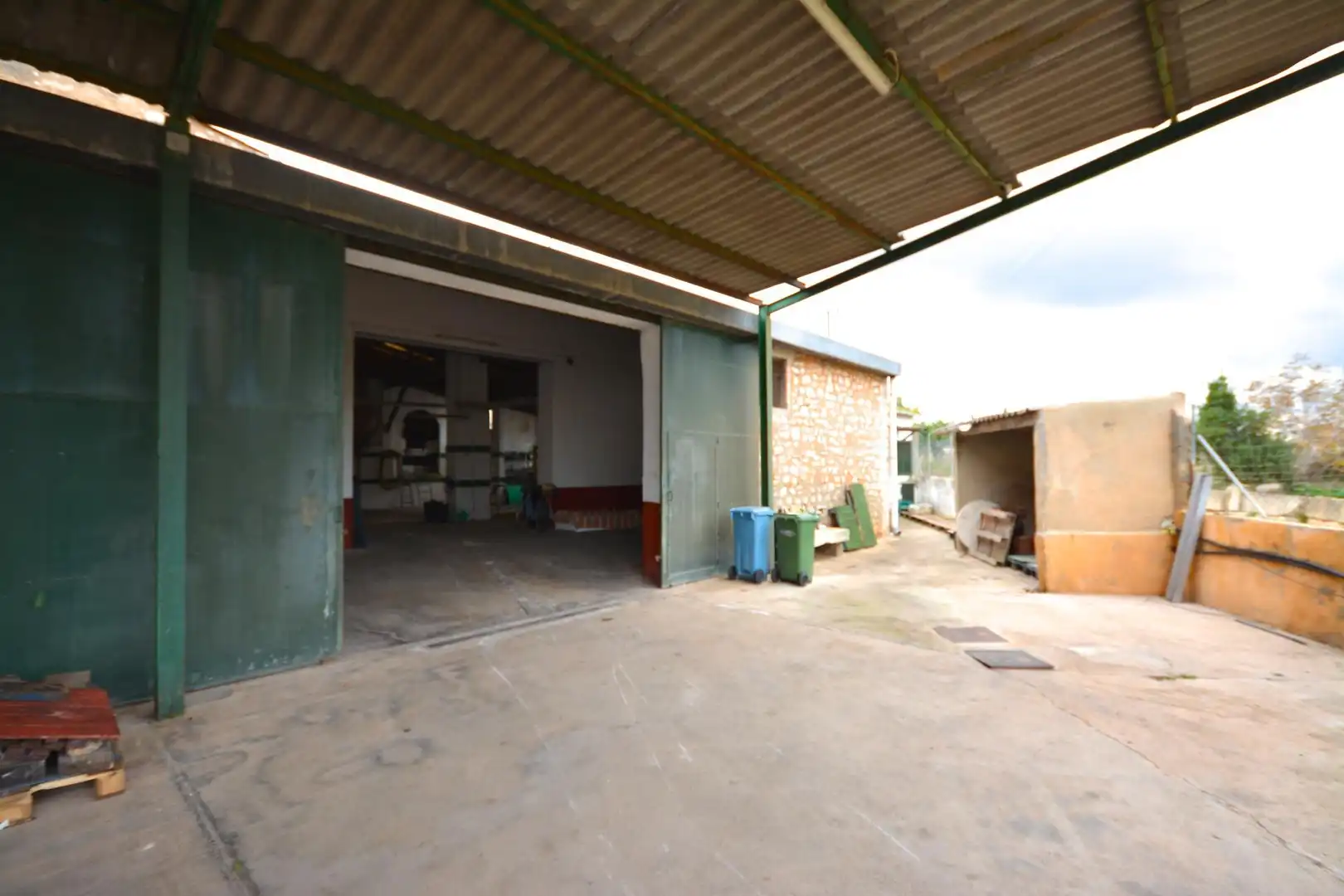 Industrial buildings for sale in Binissalem