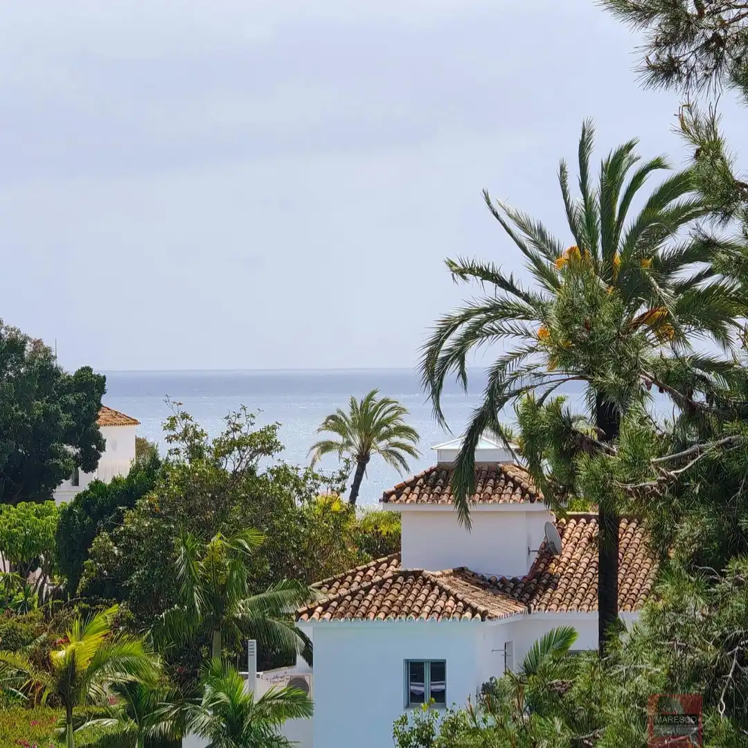 Vista exterior de Àtic en venda en Estepona amb Terrassa, Balcó i Piscina comunitària