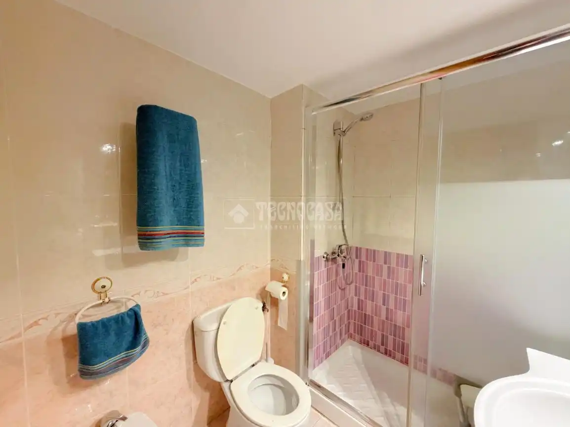 Baño de Piso en venta en Madrid con Calefacción, Piscina y Piscina comunitaria