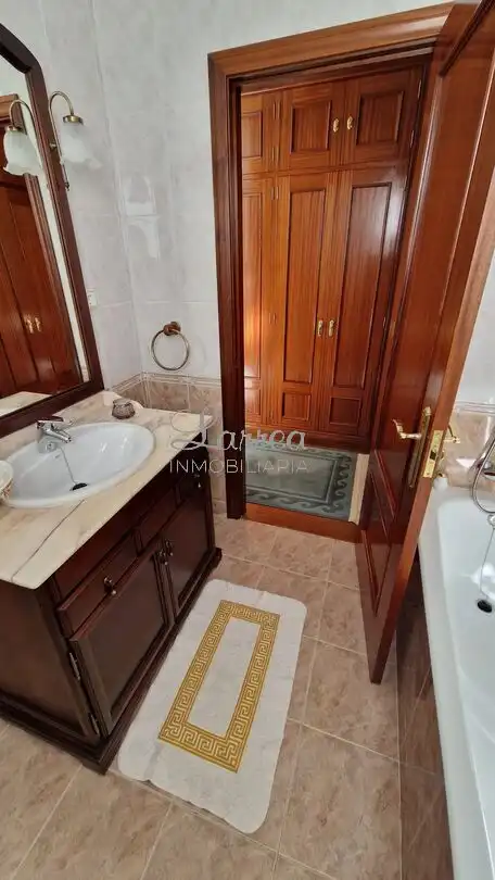 Badezimmer von Einfamilien-Reihenhaus zum Verkauf in Igorre mit Heizung, Privatgarten und Terrasse
