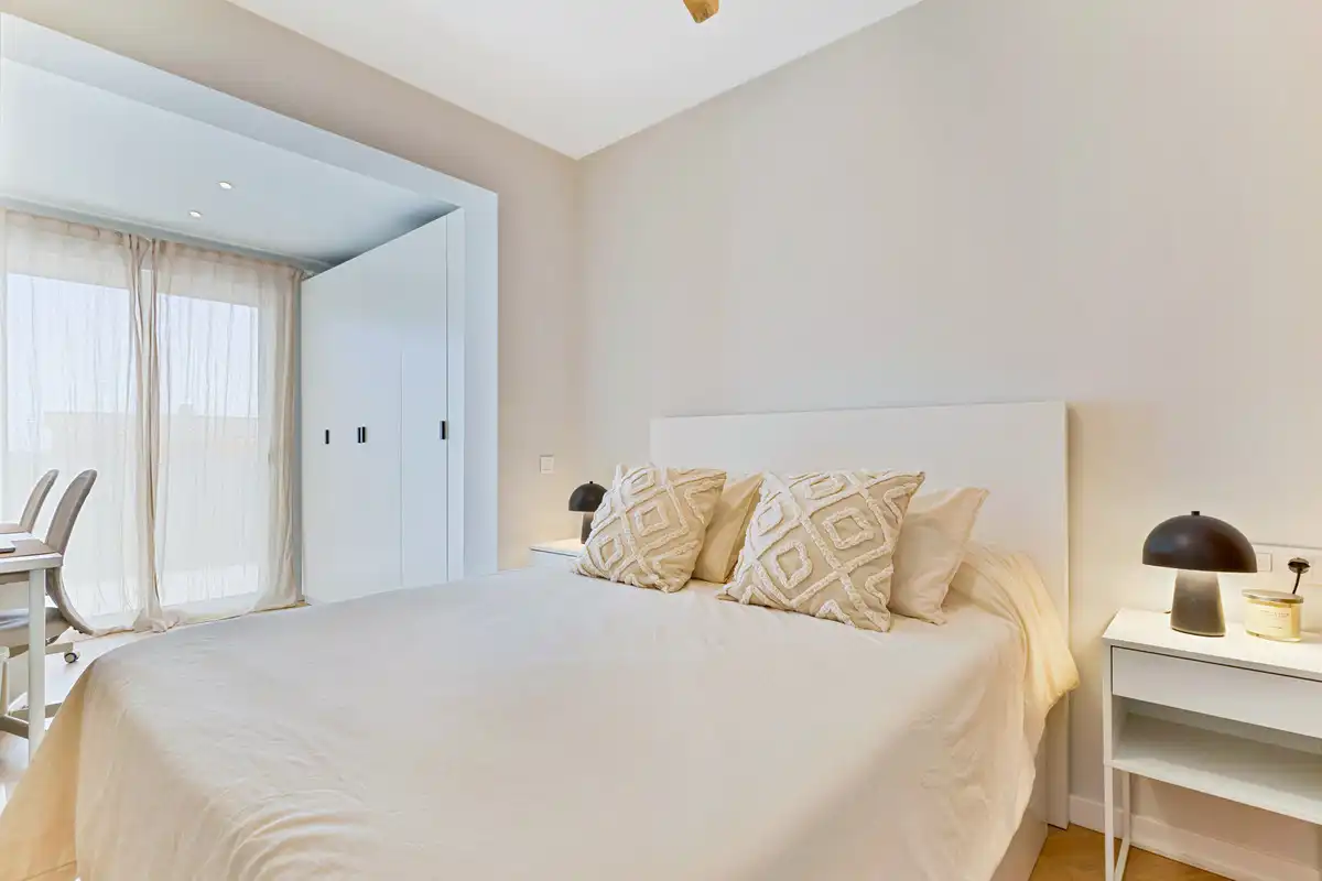 Habitación de Apartamento en venta en Fuengirola con Aire acondicionado, Amueblado y Piscina comunitaria