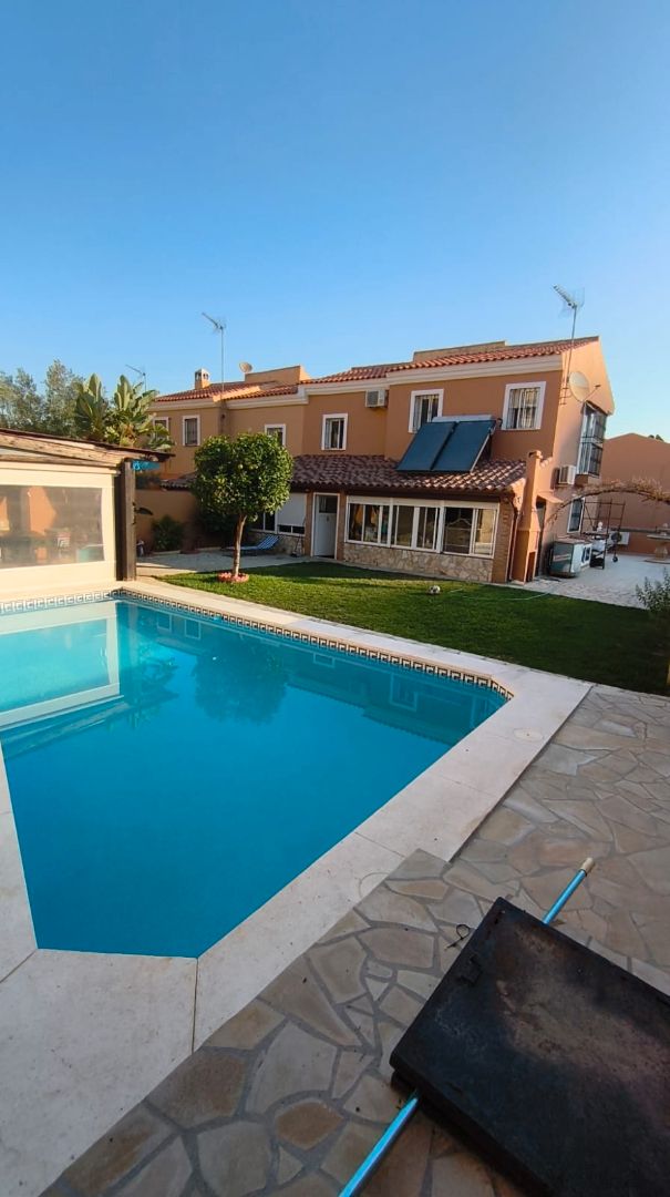 Piscina de Casa adosada en venda en Málaga Capital amb Aire condicionat, Jardí privat i Terrassa
