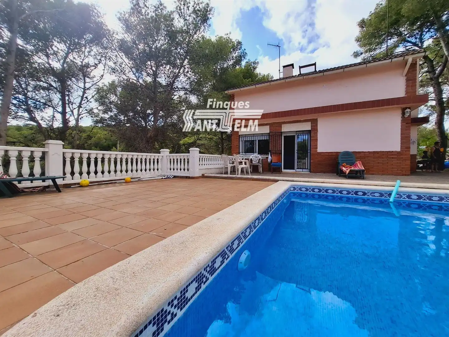 Detached house with pool for sale in VIOLETA