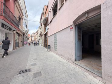 Local comercial de lloguer a Carrer de les Travesseres 2
