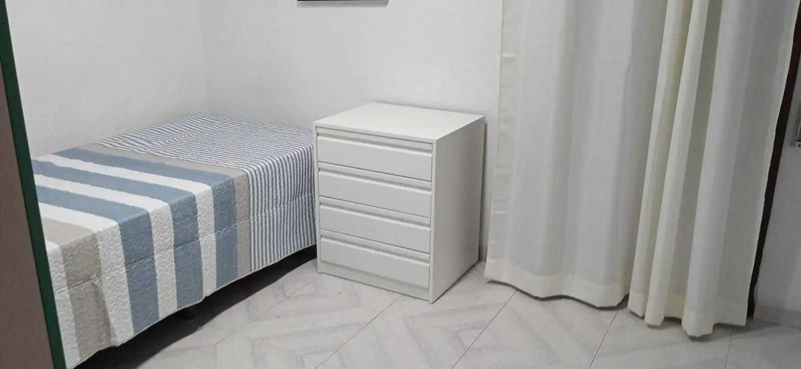 Habitación de Casa o chalet de alquiler en Castellón de la Plana / Castelló de la Plana con Terraza y Balcón