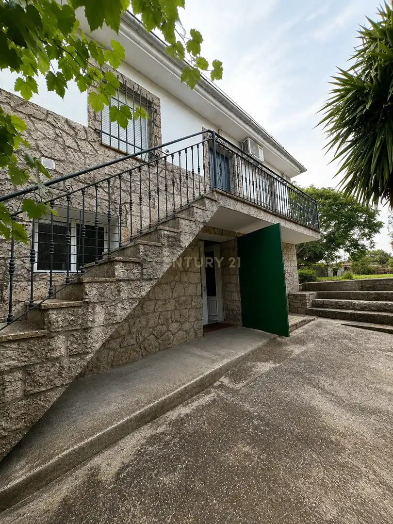 Vista exterior de Casa o xalet en venda en Trujillo amb Aire condicionat, Jardí privat i Traster