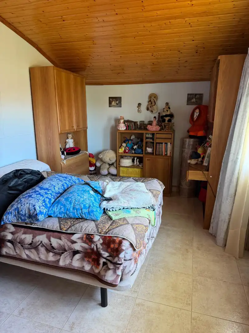 Dormitori de Casa o xalet en venda en Carballo amb Calefacció, Jardí privat i Moblat