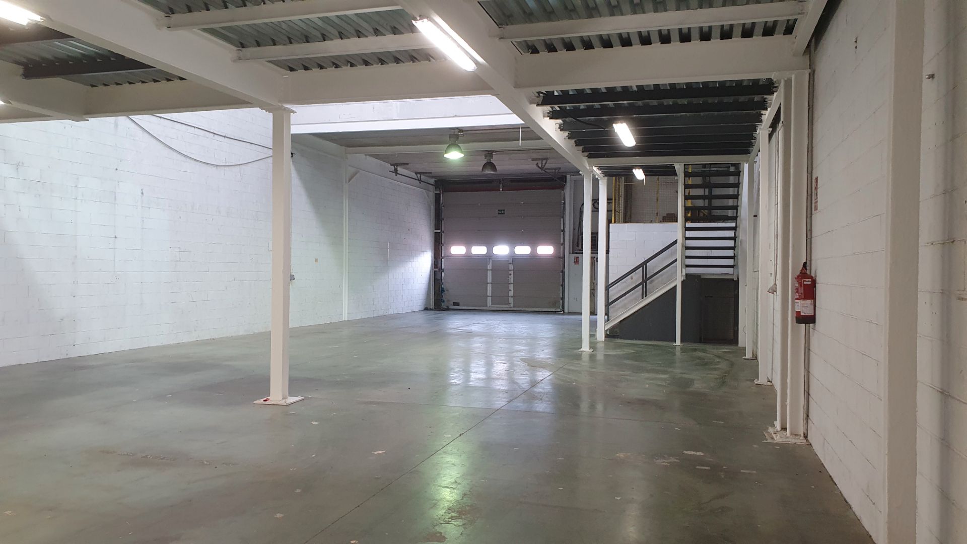 Nau industrial de lloguer en Cornellà de Llobregat amb Calefacció i Alarma