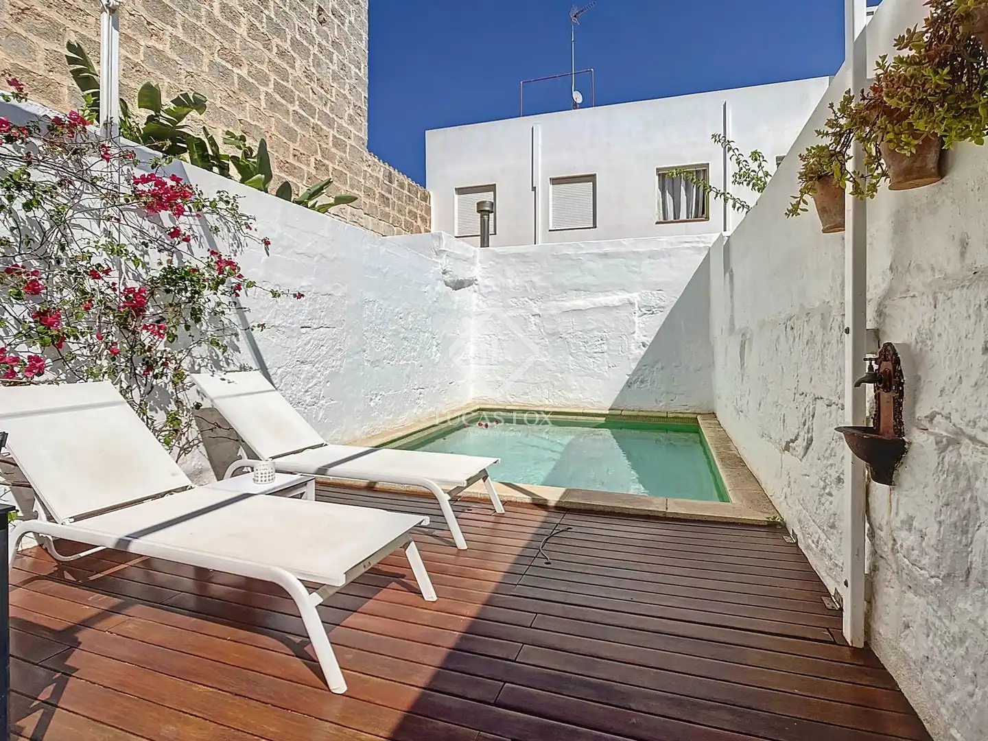 Schwimmbecken von Haus oder Chalet zum Verkauf in Ciutadella de Menorca mit Klimaanlage, Heizung und Privatgarten