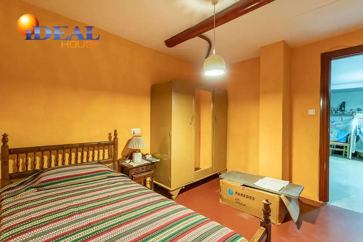 Casa aparellada amb terrassa en venda a Camino CEMENTERIO, imagen 35