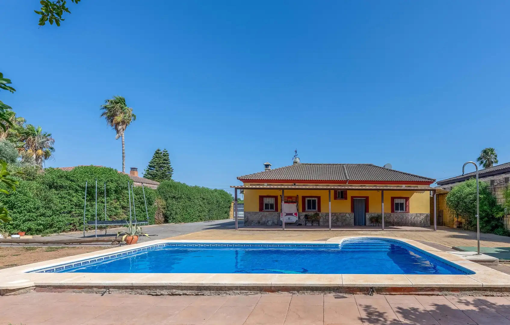 Swimming pool of Houses for sale in La Rinconada  with Air Conditioner, Heating and Private garden