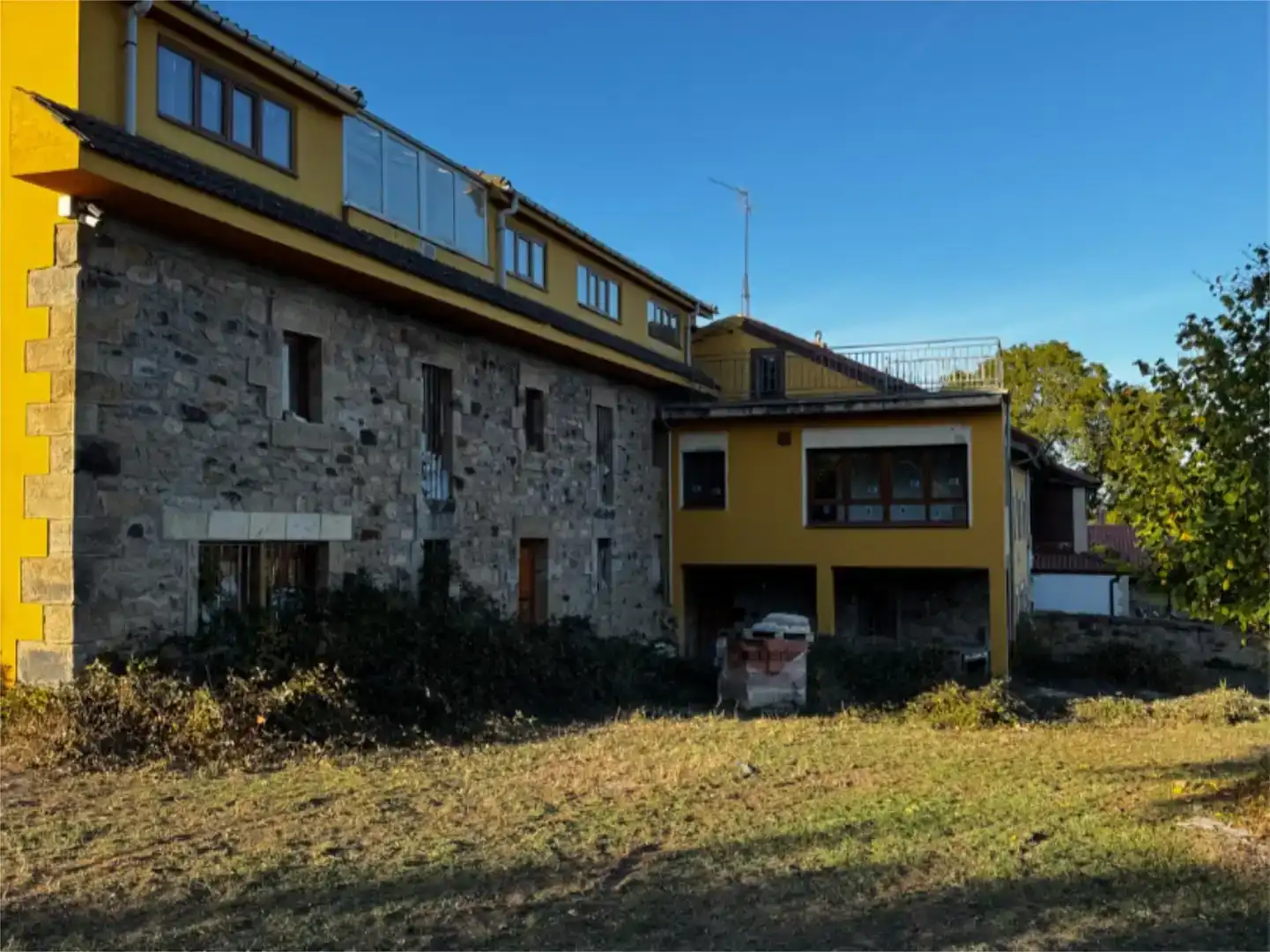 Vista exterior de Casa o chalet en venta en Las Rozas de Valdearroyo  con Jardín privado y Balcón
