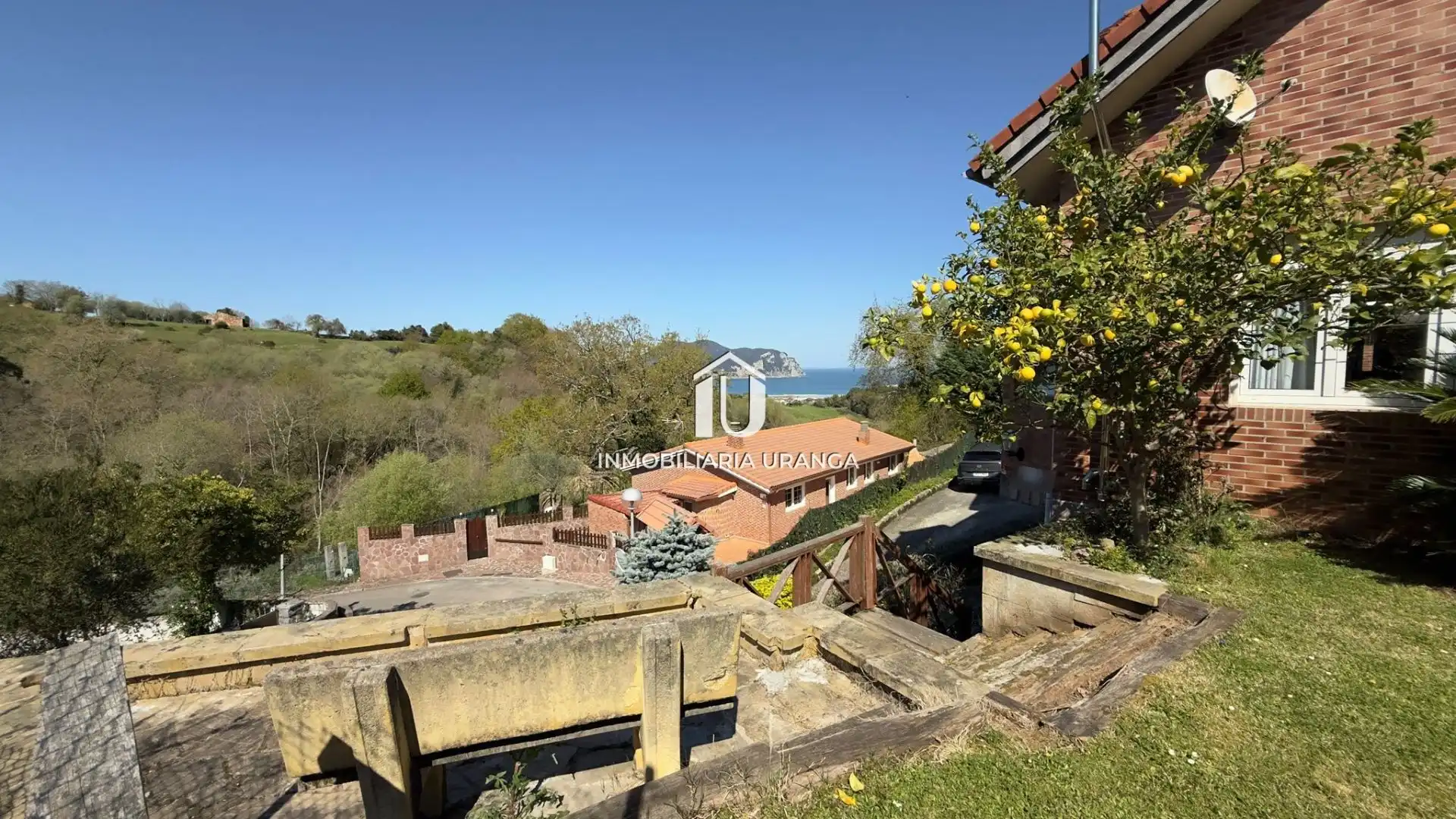 Vista exterior de Casa o chalet en venta en Laredo con Calefacción y Terraza