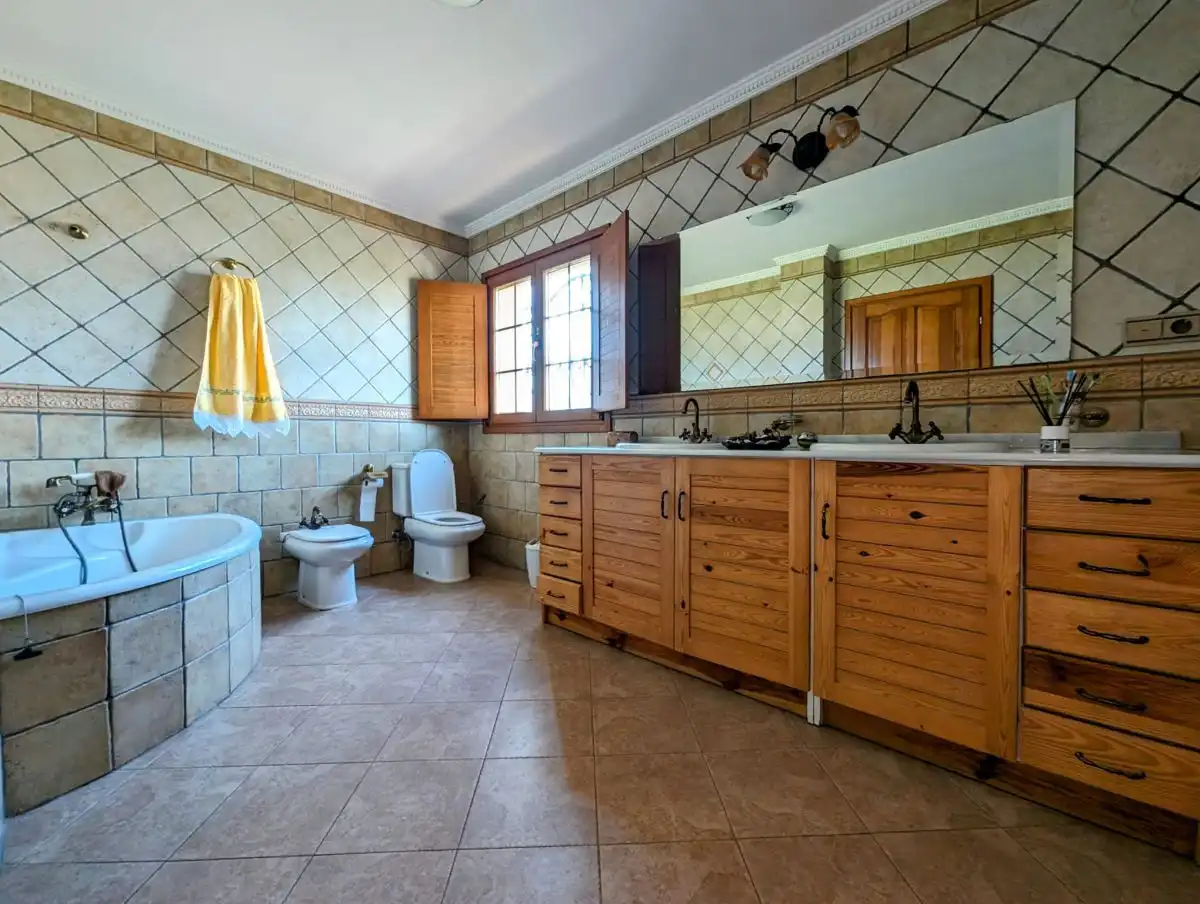 Bany de Casa o xalet en venda en Loja amb Aire condicionat, Calefacció i Jardí privat