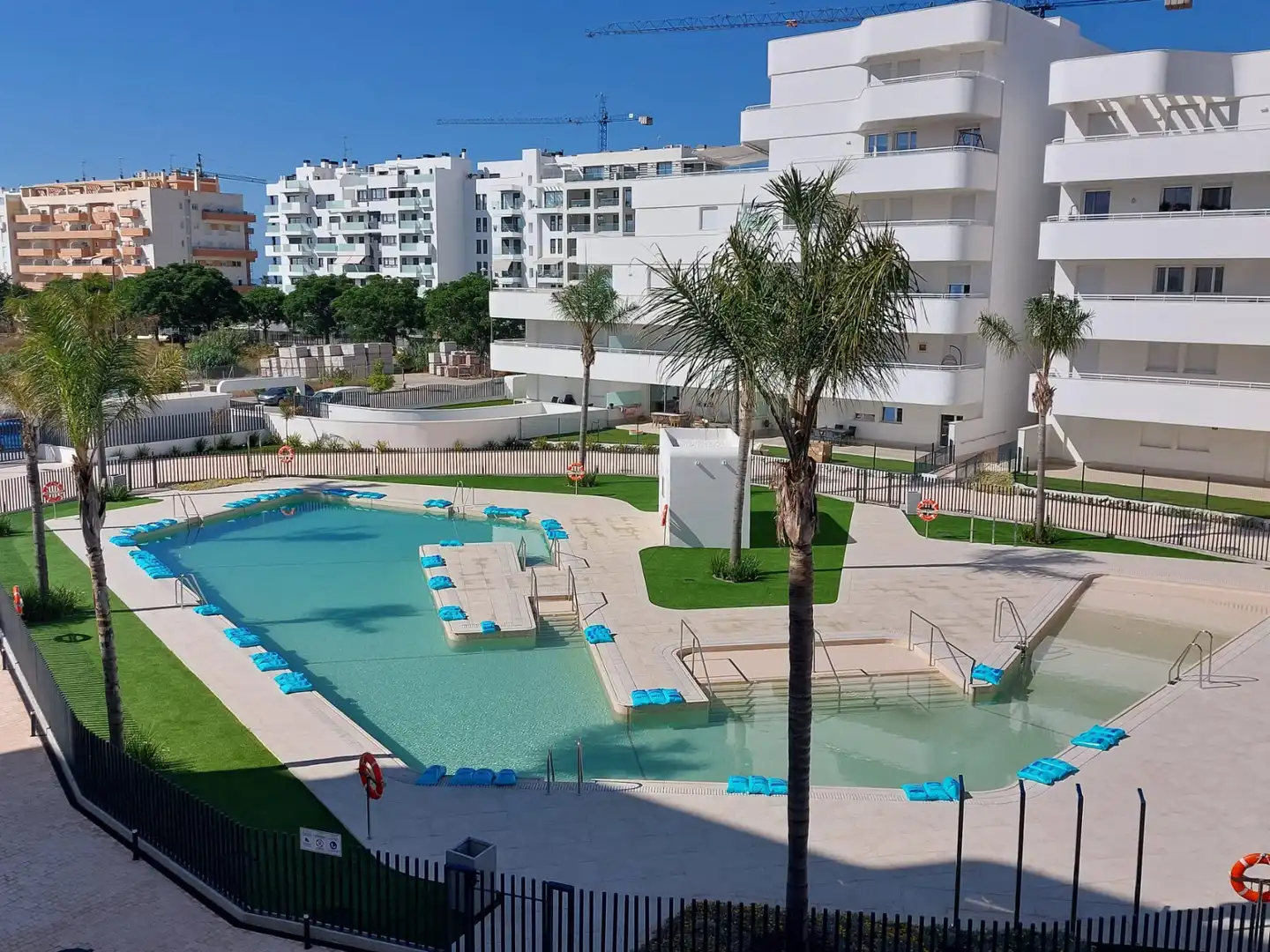 Flat with pool for sale in Calle Pintor Cipriano Maldonado 17