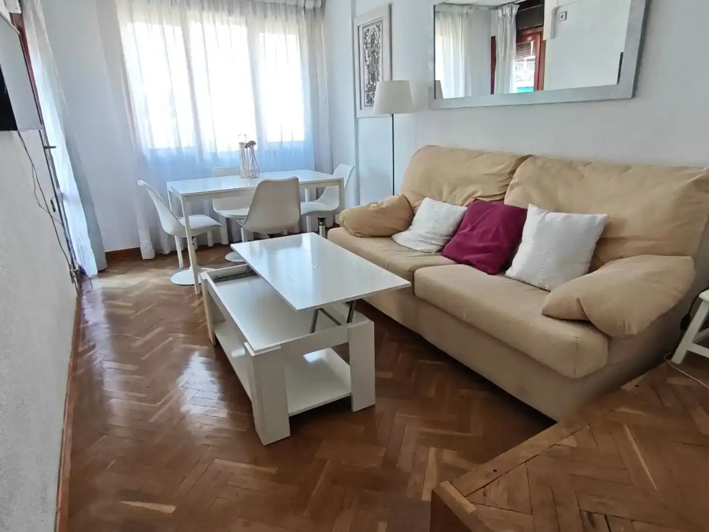Wohnzimmer von Wohnung zur Miete in  Madrid Capital mit Klimaanlage und Balkon
