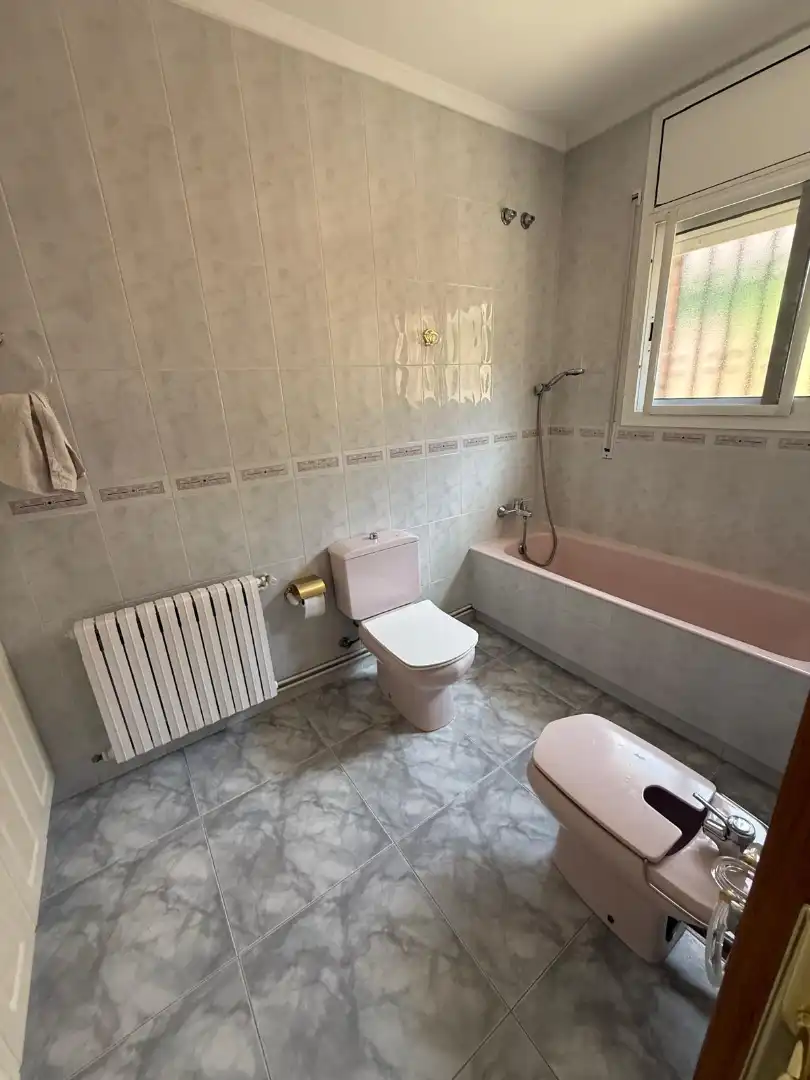 Badezimmer von Haus oder Chalet zur Miete in Viladecans mit Klimaanlage, Heizung und Privatgarten
