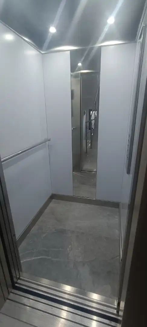 Piso con terraza en venta en Plaza de la Constitución