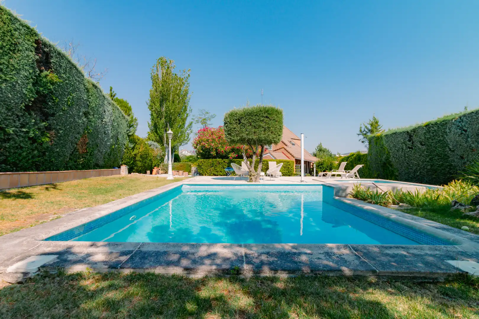 Piscina de Casa o xalet en venda en Las Rozas de Madrid amb Calefacció, Jardí privat i Parquet