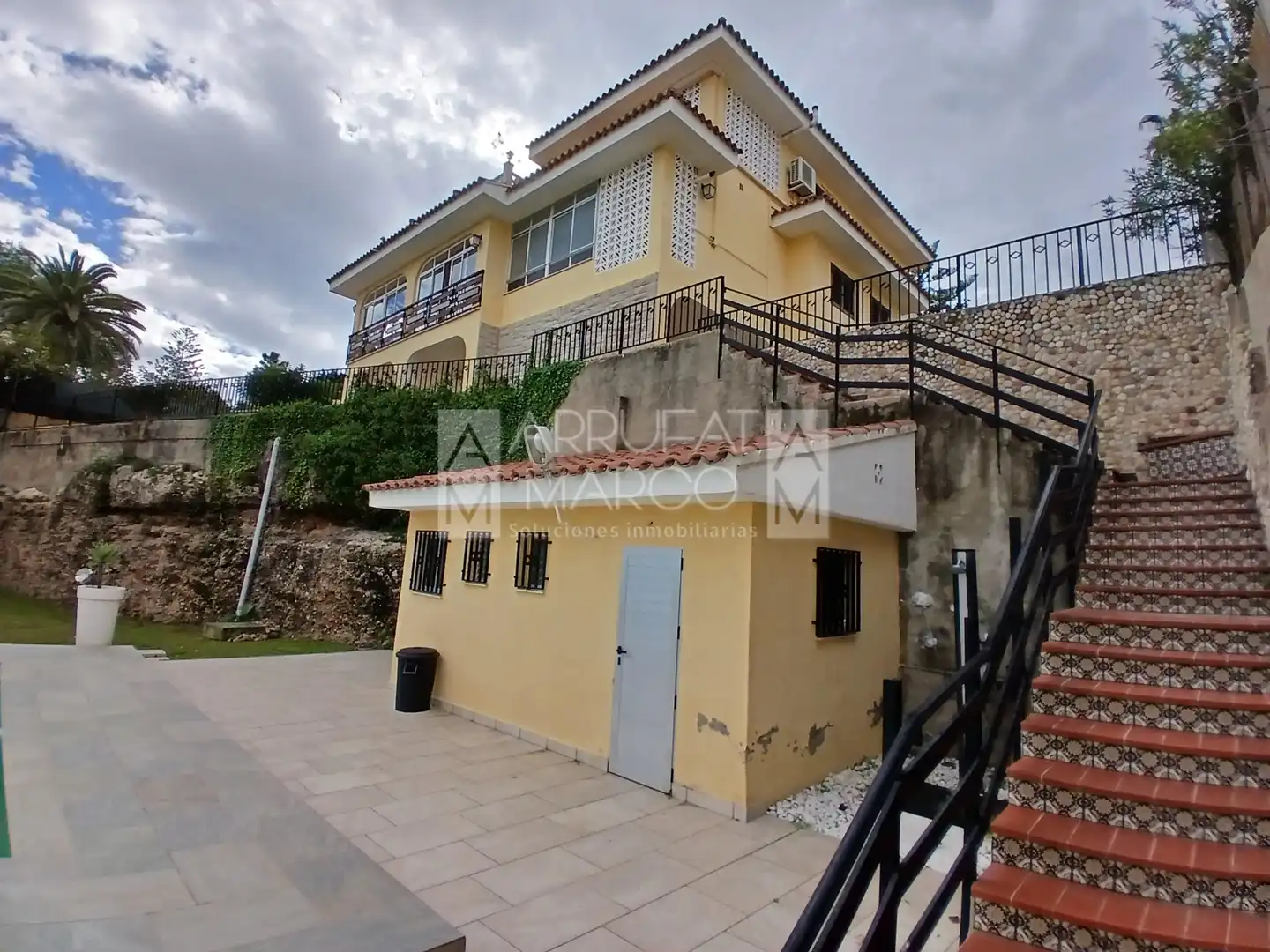 Vista exterior de Casa o chalet en venta en Vila-real con Jardín privado, Terraza y Piscina
