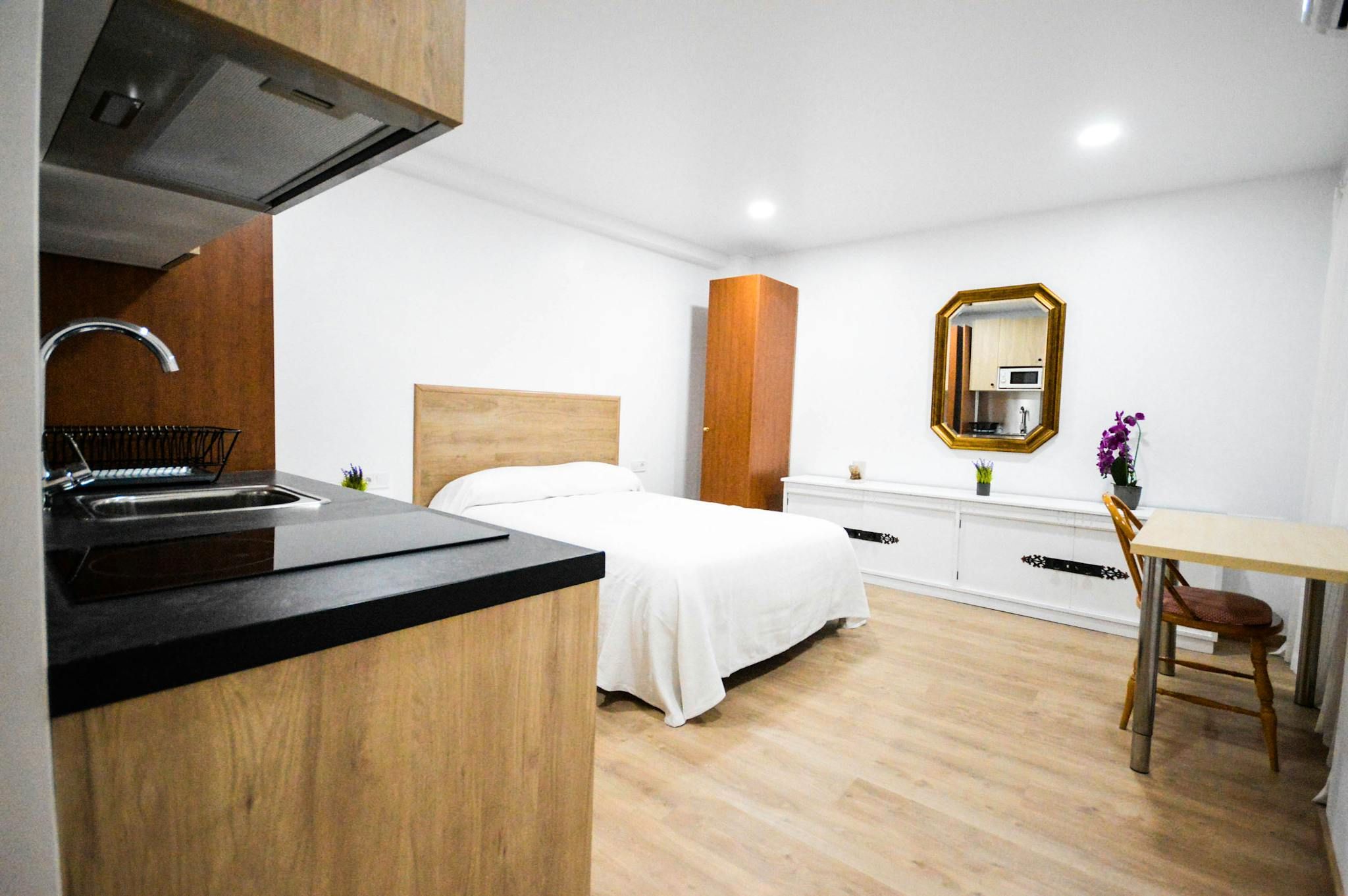 Bedroom of Flat to rent in  Valencia Capital  with Air Conditioner, Washing machine and TV