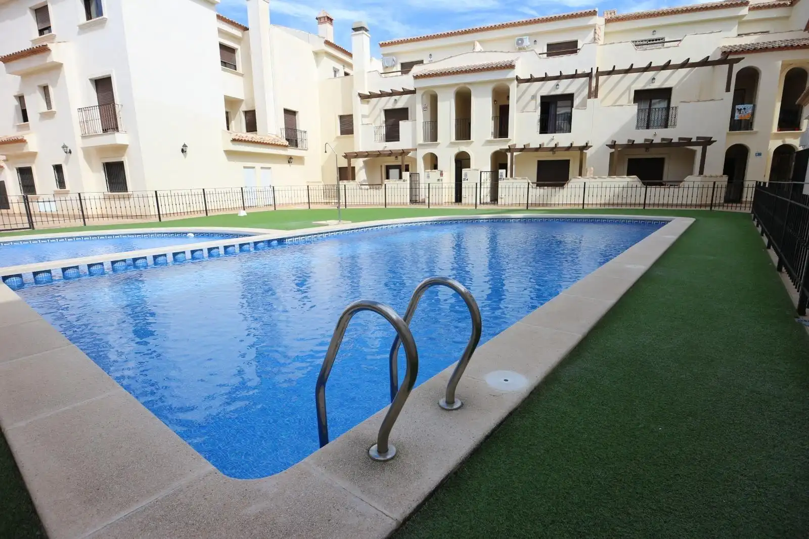 Piscina de Casa adosada en venta en San Pedro del Pinatar con Aire acondicionado, Jardín privado y Terraza