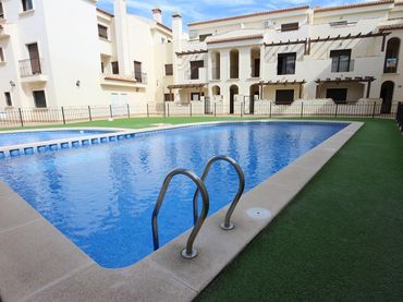 Adosado con piscina en venta en Calle Calle Río Guadalquivir