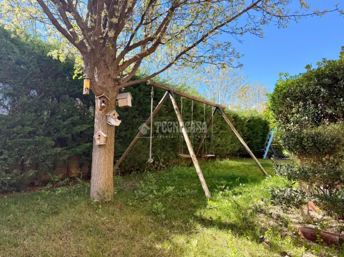 Casa adosada en venda en Villanueva de la Cañada amb Aire condicionat, Calefacció i Jardí privat