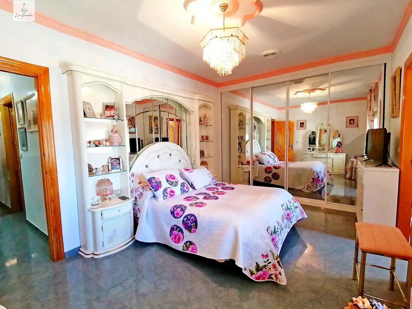 Dormitori de Casa o xalet en venda en Loja amb Jardí privat, Terrassa i Traster