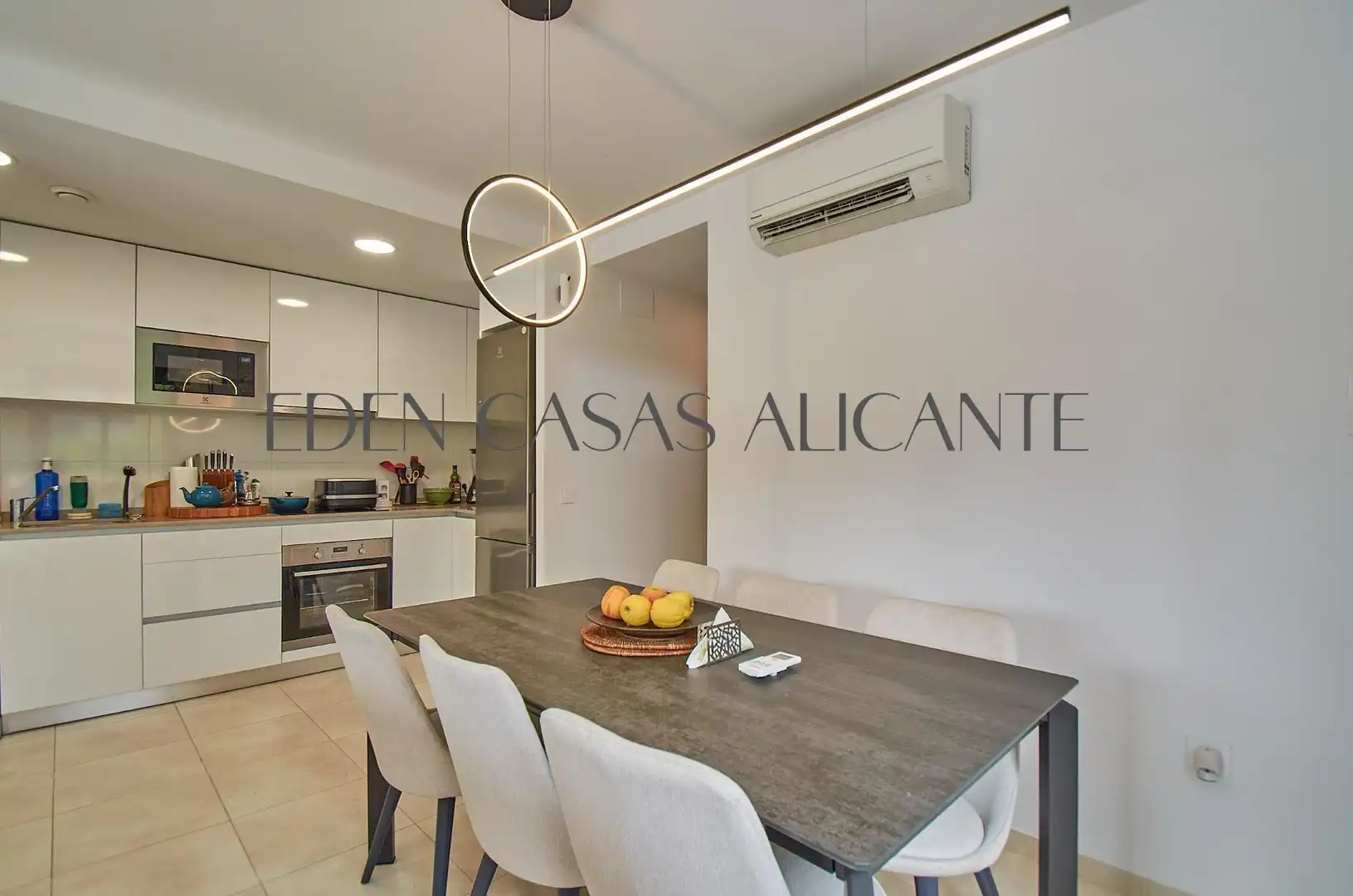 Comedor de Casa adosada en venta en Busot con Aire acondicionado, Calefacción y Jardín privado
