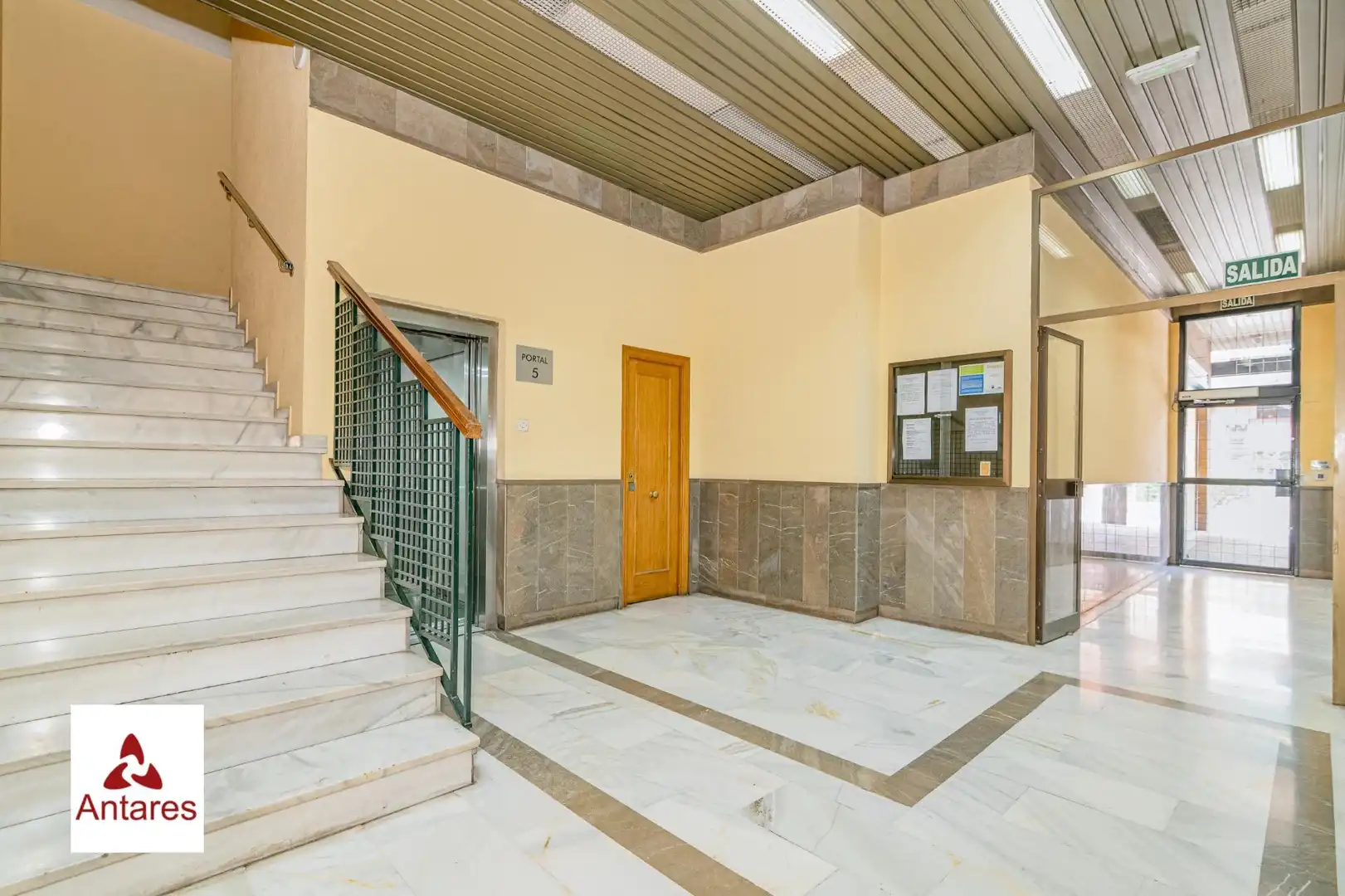 Piso en venta en Granada con Calefacción y Amueblado