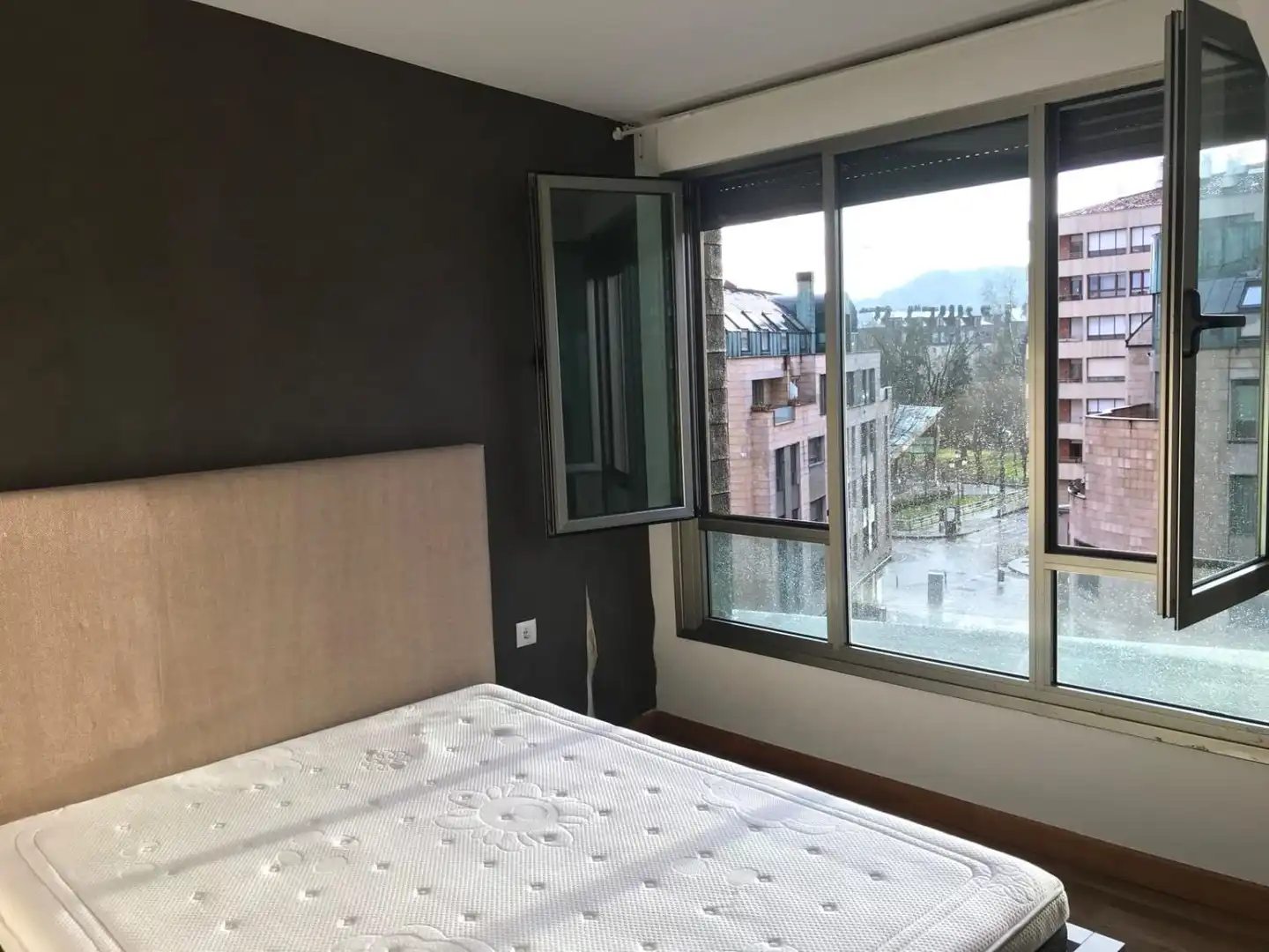 Habitación de Dúplex en venta en Torrelavega  con Aire acondicionado y Calefacción