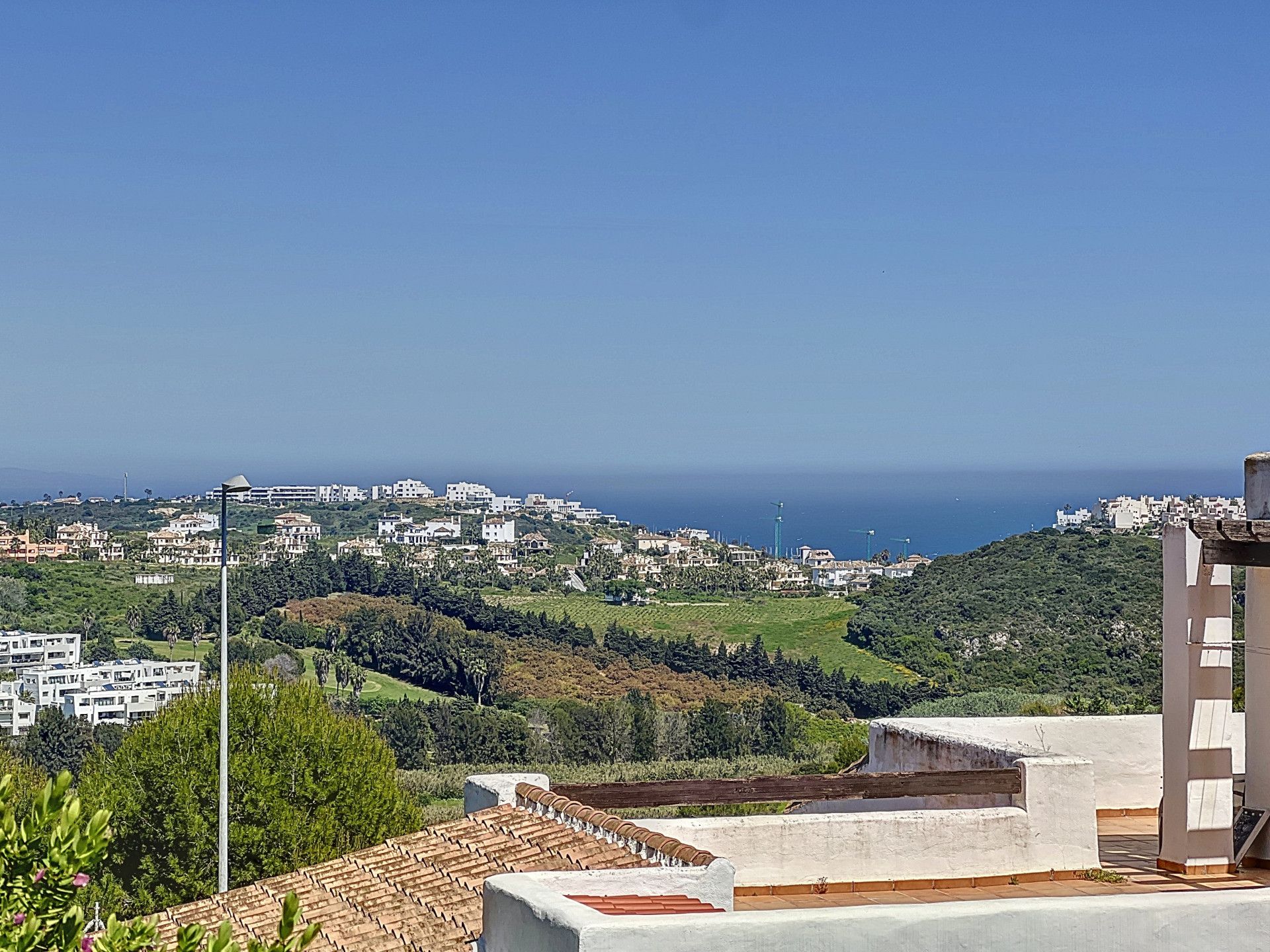 Vista exterior de Àtic en venda en Casares amb Aire condicionat, Calefacció i Terrassa