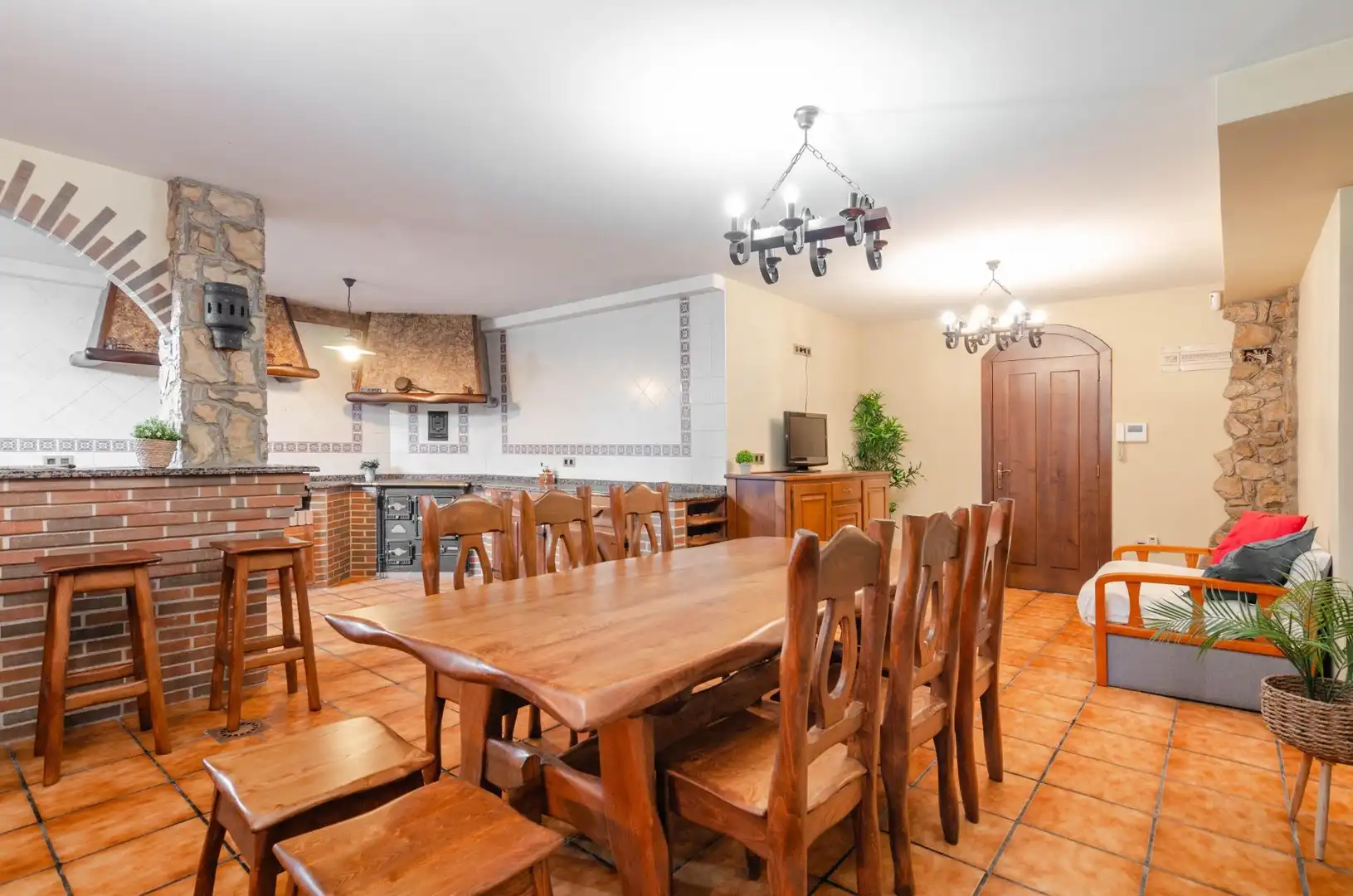 Comedor de Casa o chalet en venta en Santo Adriano con Calefacción, Piscina y Alarma