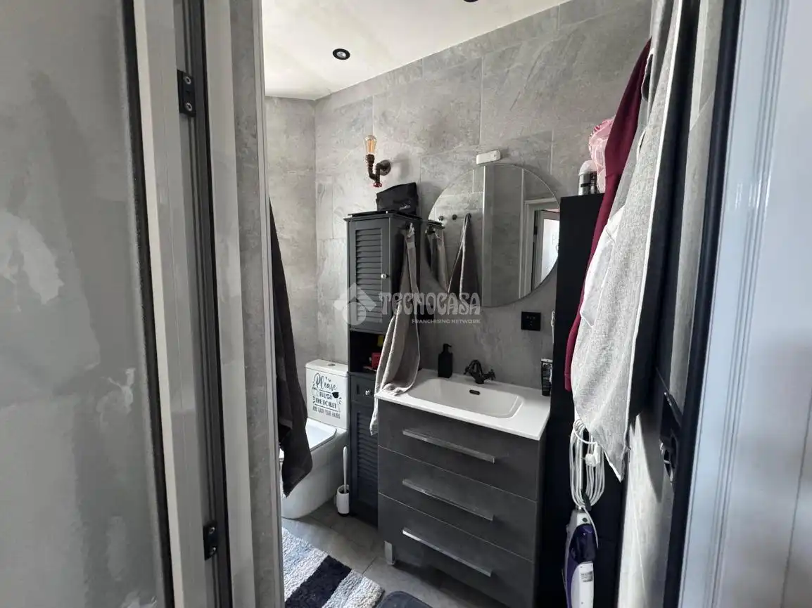 Bathroom of Flat for sale in Gijón   with Furnished