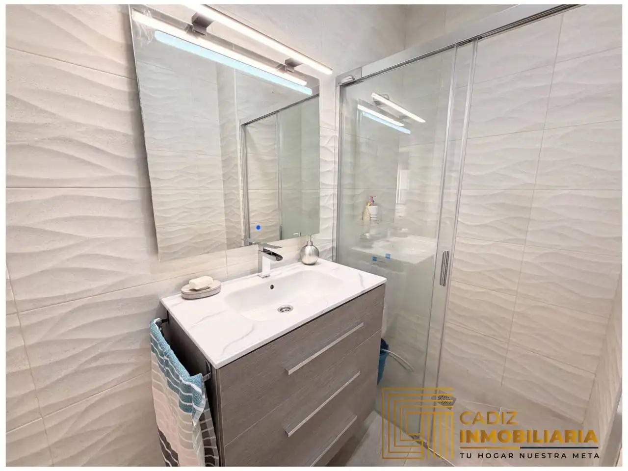 Baño de Piso en venta en Cádiz con Aire acondicionado y Balcón