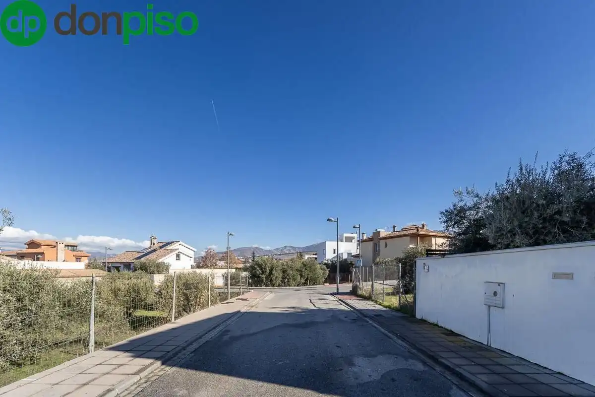 Residencial en venta en Calle Libertad, 4, La Zubia Ciudad