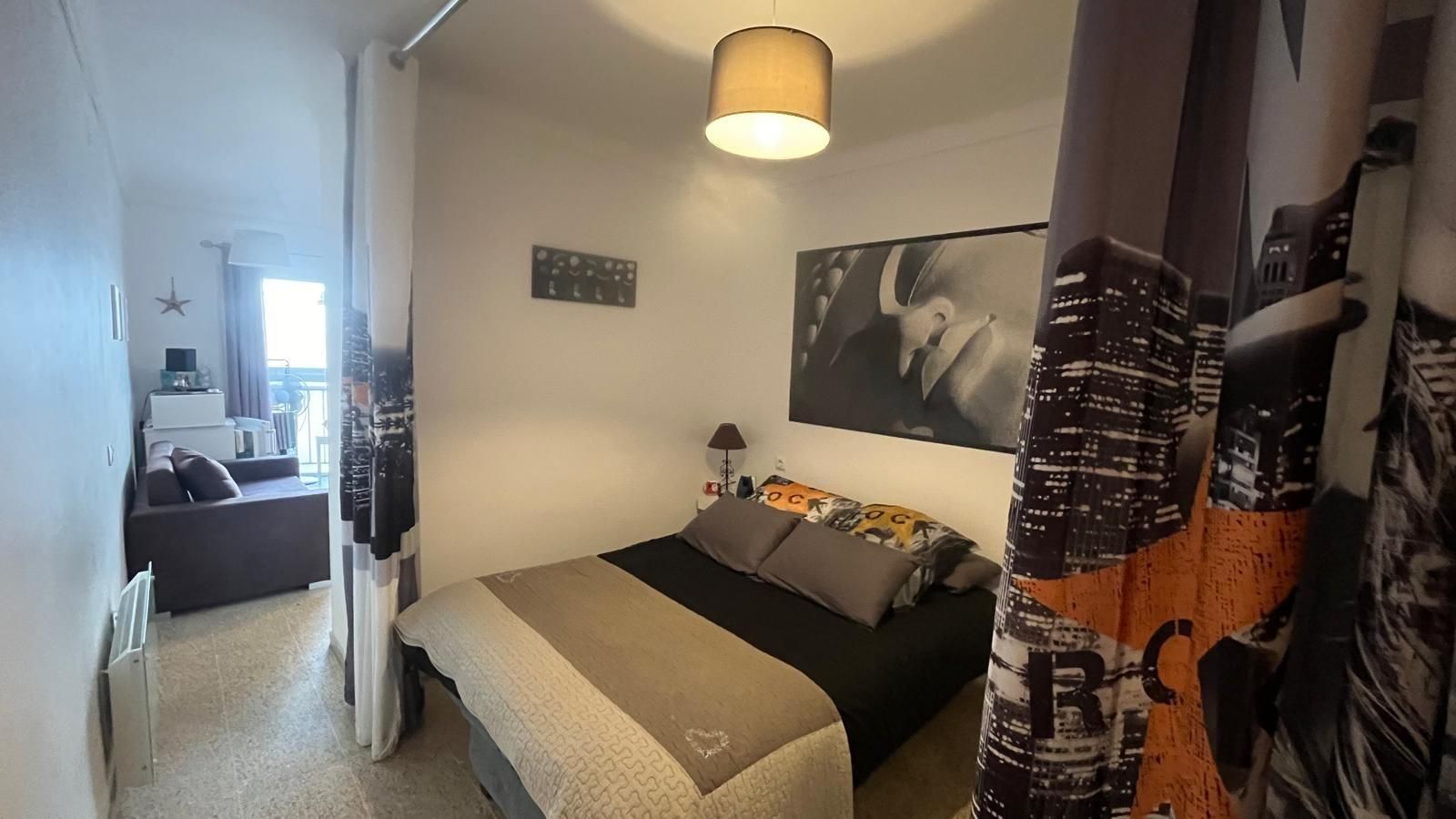 Habitación de Apartamento en venta en Empuriabrava con Parquet