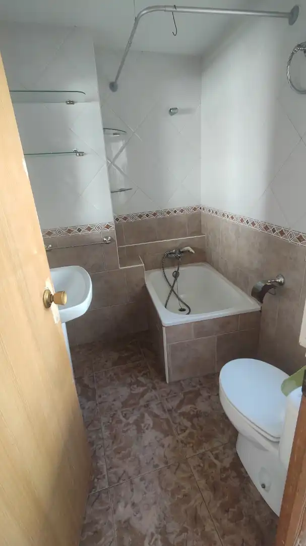 Bany de Casa o xalet en venda en Baza amb Moblat
