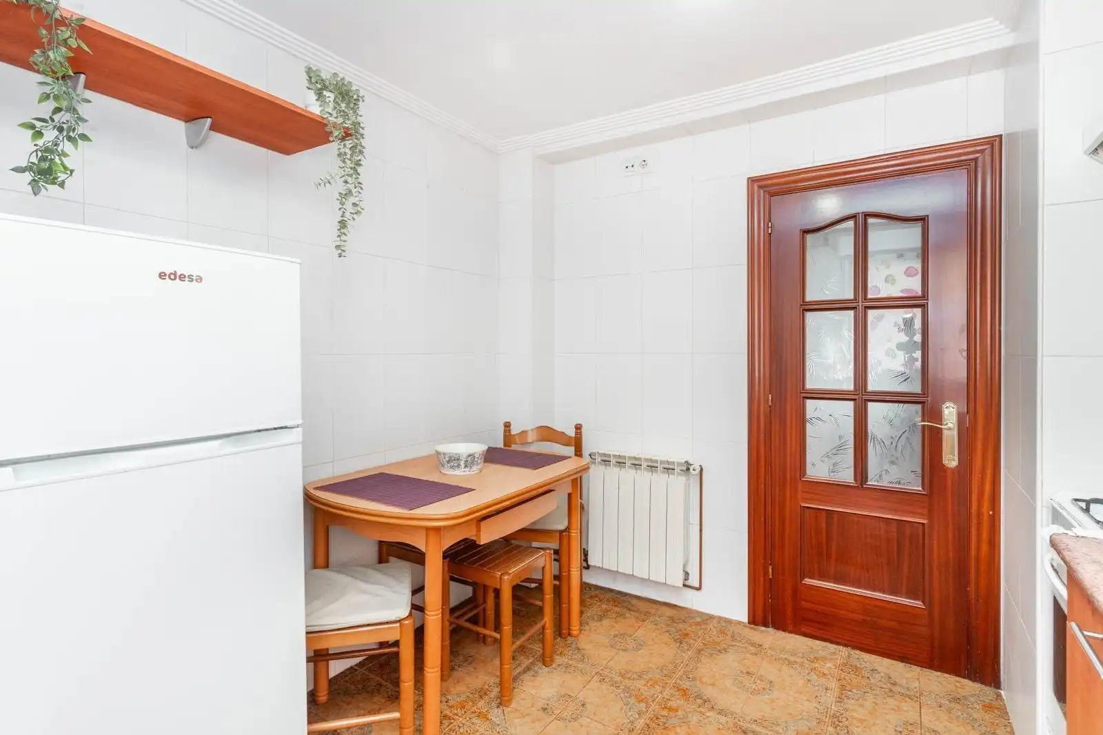 Cuina de Apartament en venda en Oviedo  amb Calefacció i Moblat