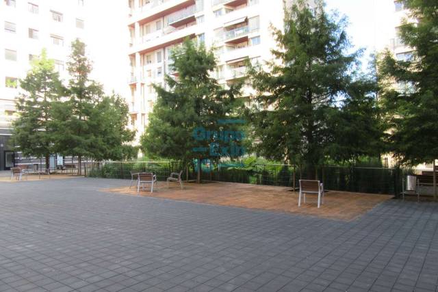 Garaje en Venta en Nemesio Etxaniz Kalea en Riberas