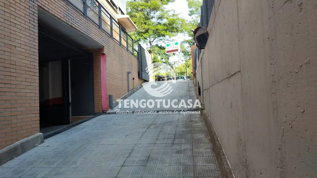 Garage for rent in Calle de Luis Ruiz, Pueblo Nuevo